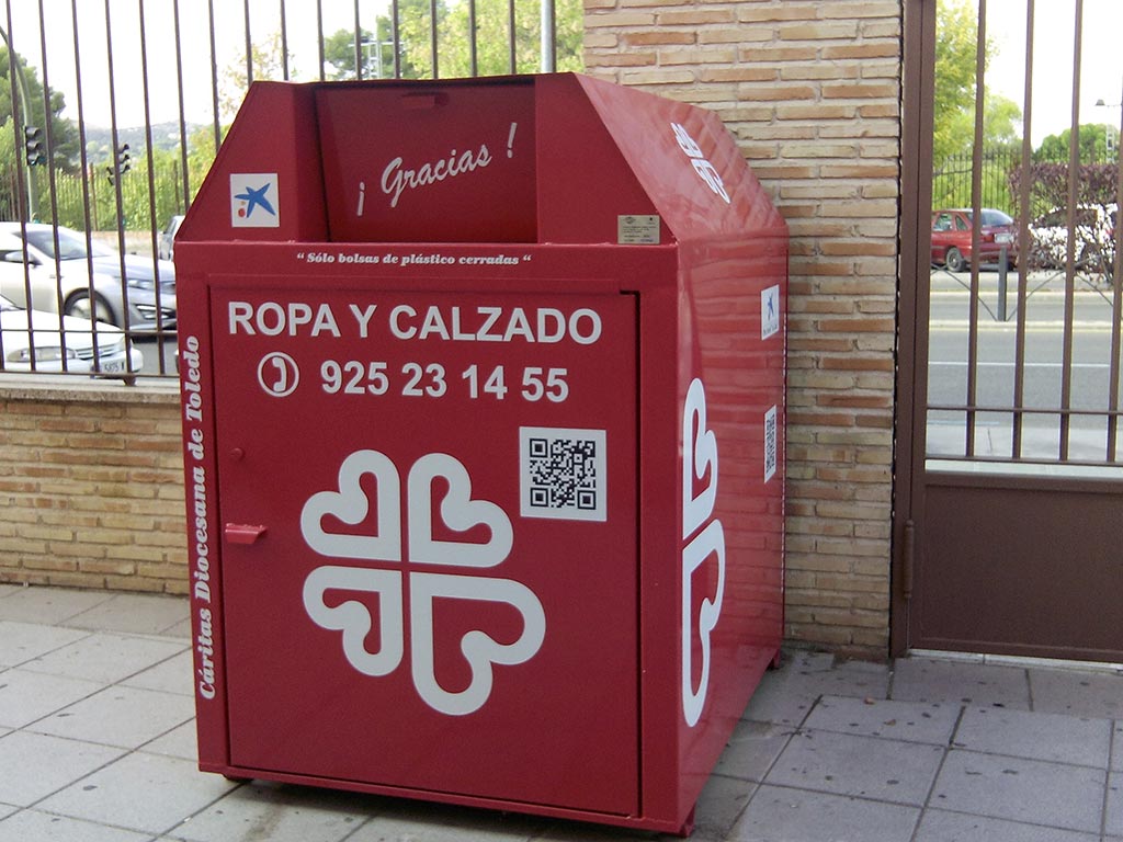 Cáritas Diocesana instala nuevos contenedores de ropa usada en ciudad de Toledo - Archidiócesis de Toledo